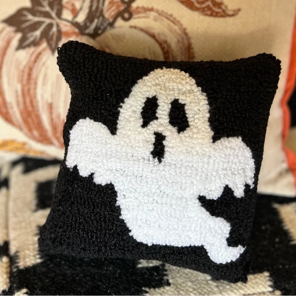 Ghost Mini Design Black and White Hooked Pillow - Picture 2 of 3